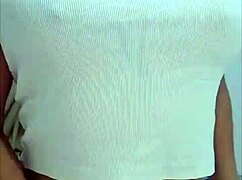 Latina milf creates amateur video for fans