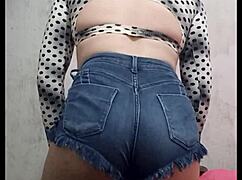 latina twerks in tight shorts solo
