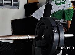 empleados transan en el deposito con crossdressing y softcore.