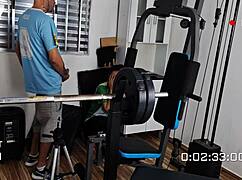 empleados transan en el deposito con crossdressing y softcore.