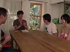 くそ、篠田ゆうが二本のチンポを深く咥えて、激しい