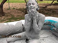 clay sploshing in the pool ciren v