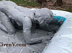 clay sploshing in the pool ciren v