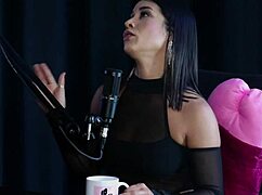 she won three times in brs, gave lots of ass and exposed women's insecurities - val mineirinha in swing cast sheer red