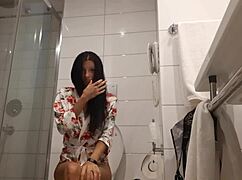 Unbelievable lesbian service at this hotel, wanna join?!