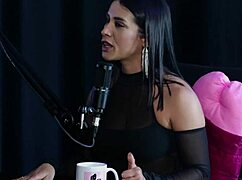 she won three times in brs, gave lots of ass and exposed women's insecurities - val mineirinha in swing cast sheer red