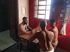 Qd Vc Vai Jogar Baralho Mas O Jogo Vira Putaria E Vc Acaba Fudendo Dois Putos De Uma Só Vez Pr�via