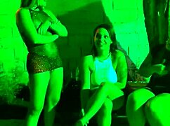 as do job se pegando dentro do cabare