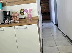 نيك محفوف بالمخاطر مع صديق الزوج بينما هو يستحم 😏