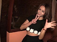 レディーボーイ ナルナルが生バックされる