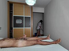 Drkam pred čistilko v hotelu