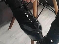 i love watching veve pop those balloons in her latex stockings, her big tits bouncing all over the place