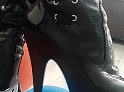 i love watching veve pop those balloons in her latex stockings, her big tits bouncing all over the place