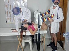 Equipe de ginecologistas atende a primeira vez da paciente