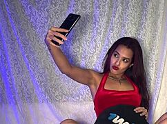 follando con la esposa de mi compañero de piso en un encuentro sexy amateur con femdom handjob