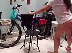 cualia ndome relajao a la senora de la limpieza aqui en bogota colombia