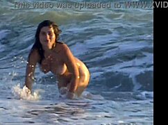 naked girl exposes herself on public beach 😏