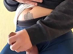 この巨大チンポをシコシコしたい？