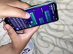 Descubro a mi hermanastra hablando con un chico de tinder y me presta su garganta a cambio de que no le cuente nada a sus padres