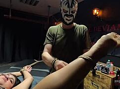 Perra Es Atada Y Sodomizada Por Su Amo Y Cogida Por El Aprendiz De Este