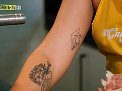 Clara Wellen Caught Opening Door Naked to Delivery Guy!