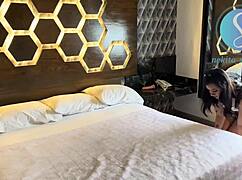 Trabajo de sirvienta con Letzy Lizz, usando toys en su big ass