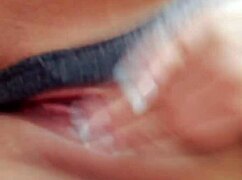 zorra excitada gets wet and sends a video to her guy about her shaved pussy 😏