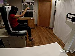 Strangers in the night yasmine woods explores backstage with blowjob and fetish play