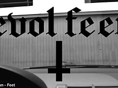 threesome for foot sex in car