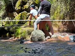 Pareja Amateur Se Graba Follando Con Su Hermanastro En El Rio