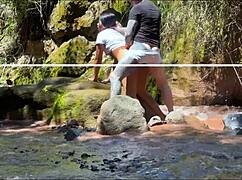 Pareja Amateur Se Graba Follando Con Su Hermanastro En El Rio