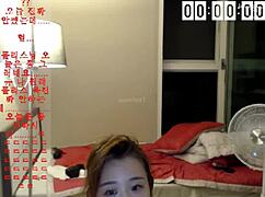 베이글 수가 아시안 코리안 스트립으로 유혹, 옷 찢어서 섹시 대비