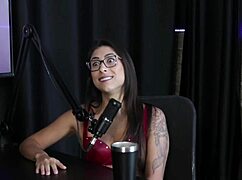 Luciana Picchi shares her story of getting naked with a blonde for a sensual lick