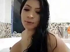 colombiana se desnuda en directo para todos