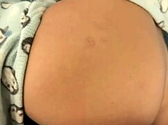 enteada seduz padrasto assistindo pornô de porta aberta