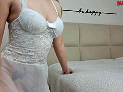 the blonde brazilian danced and twerked without panties, shaking wildly