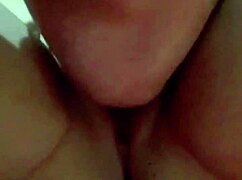 enak jilat memek istri tetangga 😋