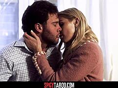 Gorgeous babe getting her pussy creampied by her partner 😍