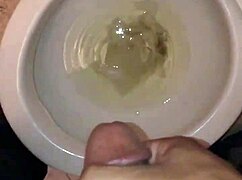 pu�eta en el ba�o con placer intenso