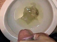 pu�eta en el ba�o con placer intenso