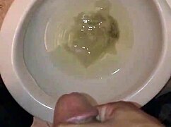 pu�eta en el ba�o con placer intenso