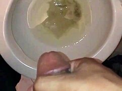 pu�eta en el ba�o con placer intenso