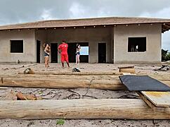 Carpinteiro vai receber o pagamento e teve uma supresa das donas da obra