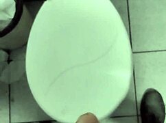 Masturbando no trabalho!