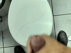 Masturbando no trabalho!