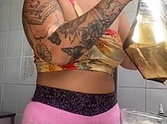 Showing swollen pussy in live stream with big pussy flashing