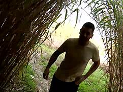 Amateur brunette babe rides tight pussy in outdoor quickie cumshot