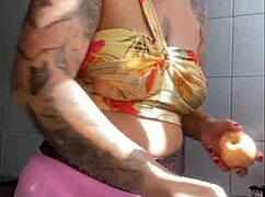 Showing swollen pussy in live stream with big pussy flashing