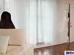 im straight but craving my lesbian neighbor 😏