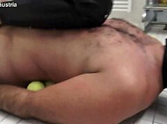 Alice Femdom Tramples Sklave Maskjoe On Tennis Balls